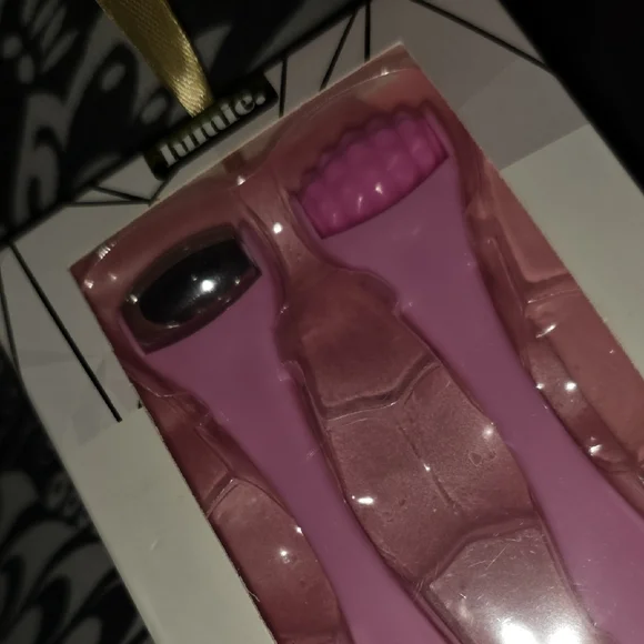 Lumiie Pink 2PC Mini Face Roller - Picture 4 of 4